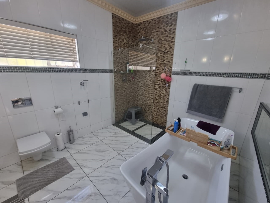 3 Bedroom Property for Sale in Lindequesdrif North West